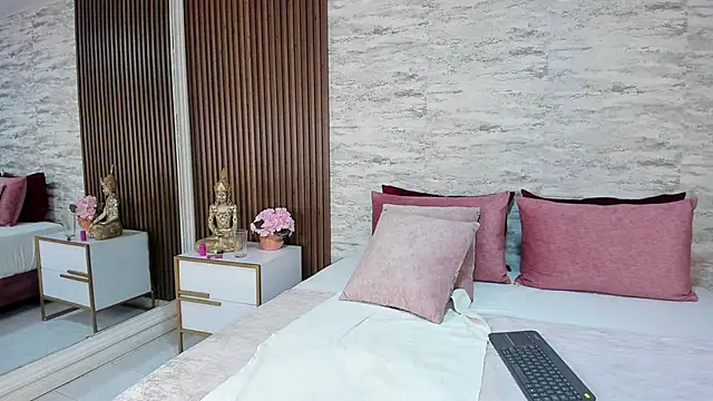 MadisonHunter2024 online show from 02-03-25, 10:43