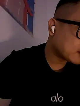 Snapshot of lixiaoshuai8 chatting on 11-13-25, 04:33 lixiaoshuai8 online show from 11-13-25, 04:33