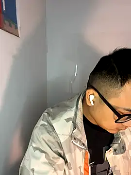 Snapshot of lixiaoshuai8 chatting on 11-18-25, 05:12 lixiaoshuai8 online show from 11-18-25, 05:12