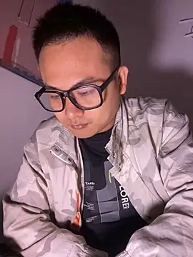 Snapshot of lixiaoshuai8 chatting on 11-20-25, 04:23 lixiaoshuai8 online show from 11-20-25, 04:23