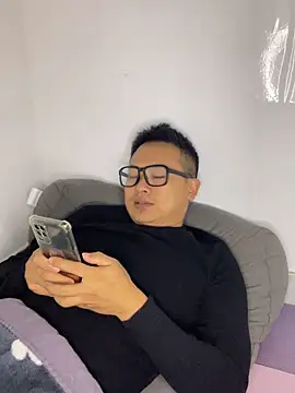 Snapshot of lixiaoshuai8 chatting on 11-28-25, 05:21 lixiaoshuai8 online show from 11-28-25, 05:21