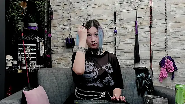 Snapshot of CruelMistress chatting on 01-17-26, 01:32 CruelMistress online show from 01-17-26, 01:32