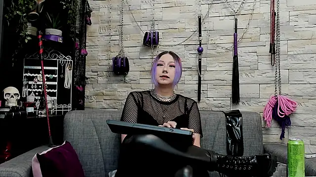 Snapshot of CruelMistress chatting on 02-11-26, 12:48 CruelMistress online show from 02-11-26, 12:48