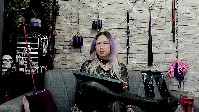 Snapshot of CruelMistress chatting on 02-12-26, 12:38 CruelMistress online show from 02-12-26, 12:38