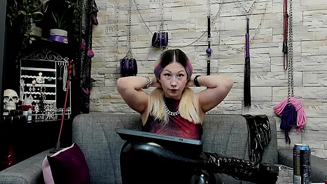 Snapshot of CruelMistress chatting on 02-21-26, 01:39 CruelMistress online show from 02-21-26, 01:39