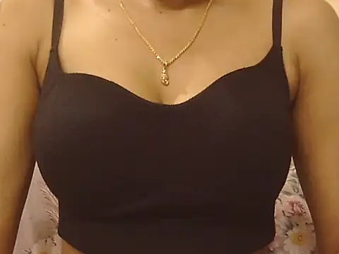 Snapshot of _FluffyHxney_ chatting on 10-18-25, 06:30 FluffyHxney online show from 10-18-25, 06:30