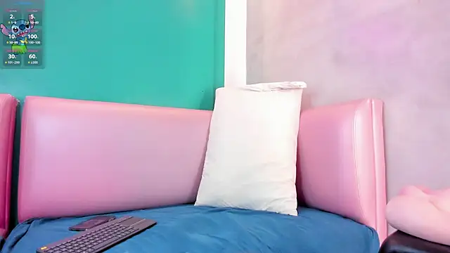 Snapshot of Emily_Monroe_ chatting on 02-23-25, 11:44 Emily Monroe online show from 02-23-25, 11:44