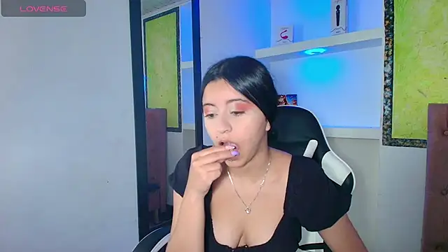 zoe connor19 online show from 11-18-25, 07:29