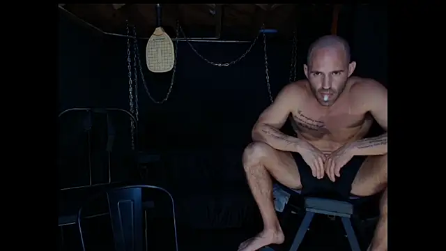 Snapshot of TheNakedPreacher chatting on 04-04-26, 02:47 TheNakedPreacher online show from 04-04-26, 02:47