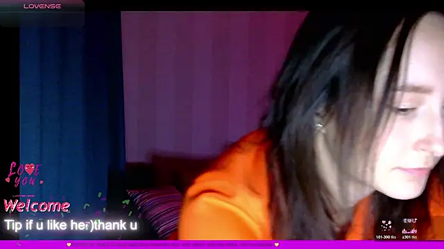 Snapshot of LilyXSky chatting on 10-20-25, 03:23 LilyXSky online show from 10-20-25, 03:23