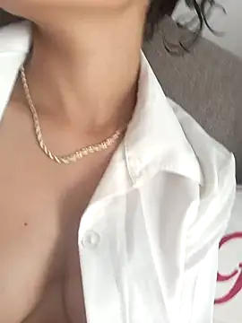 Snapshot of vanyacam_ chatting on 12-14-25, 08:35 vanyacam online show from 12-14-25, 08:35