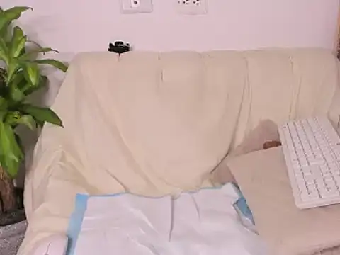 Snapshot of lulu_rrussell chatting on 01-22-25, 06:52 lulu rrussell online show from 01-22-25, 06:52