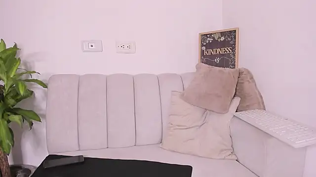 Snapshot of lulu_rrussell chatting on 02-05-25, 05:52 lulu rrussell online show from 02-05-25, 05:52