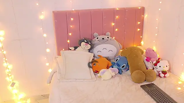 Snapshot of p3ach1 chatting on 12-05-25, 03:15 p3ach1 online show from 12-05-25, 03:15