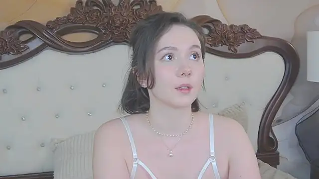 Snapshot of IreneRaye chatting on 02-01-25, 02:45 IreneRaye online show from 02-01-25, 02:45