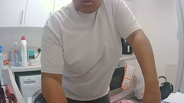 Snapshot of vanilla_chocolate23 chatting on 11-02-25, 10:39 vanilla chocolate23 online show from 11-02-25, 10:39