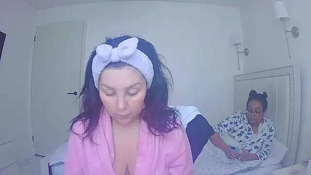 vanilla chocolate23 online show from 03-26-26, 09:04