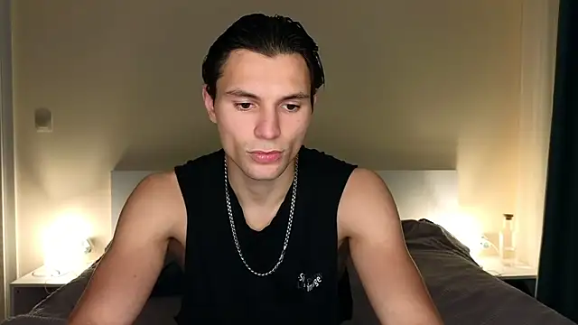 denlover1 online show from 04-12-26, 02:44