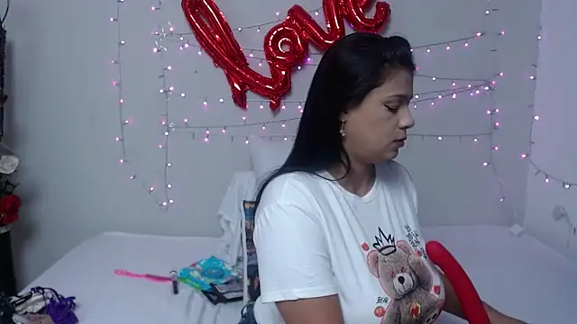 Snapshot of Nicol_Love0 chatting on 02-22-25, 12:19 Nicol Love0 online show from 02-22-25, 12:19