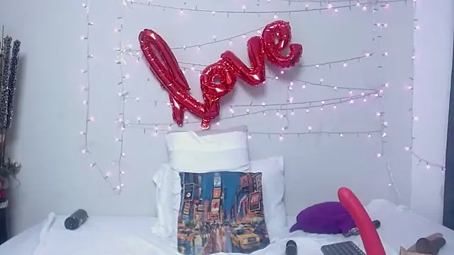 Snapshot of Nicol_Love0 chatting on 03-03-25, 08:00 Nicol Love0 online show from 03-03-25, 08:00