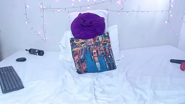 Snapshot of Nicol_Love0 chatting on 03-06-25, 05:00 Nicol Love0 online show from 03-06-25, 05:00