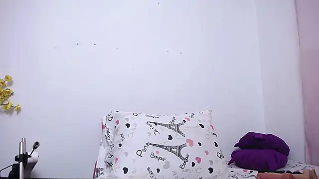 Snapshot of Nicol_Love0 chatting on 10-08-25, 11:52 Nicol Love0 online show from 10-08-25, 11:52