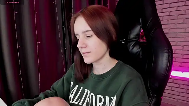 Snapshot of Tonya_Gray chatting on 02-19-25, 09:36 Tonya Gray online show from 02-19-25, 09:36