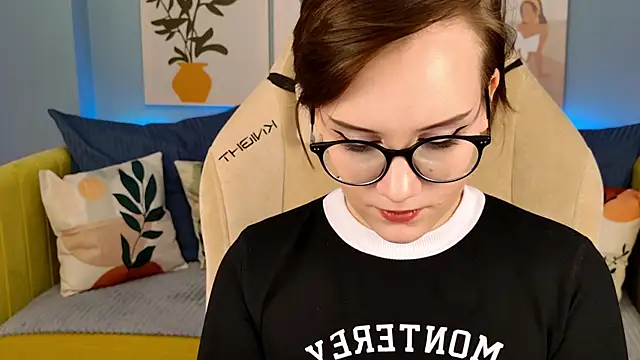 Snapshot of StellaGloww chatting on 01-04-25, 11:43 StellaGloww online show from 01-04-25, 11:43