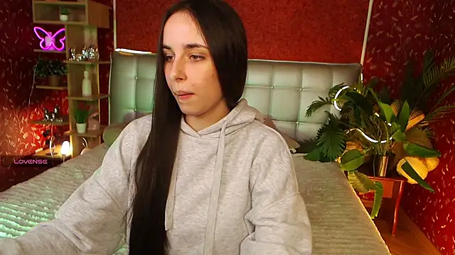 AuroraAksnesss online show from 02-10-25, 04:36