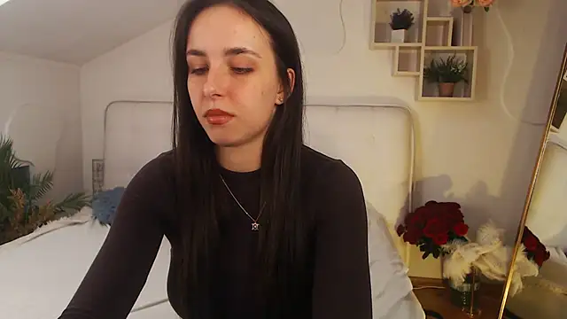 AuroraAksnesss online show from 03-10-25, 02:05