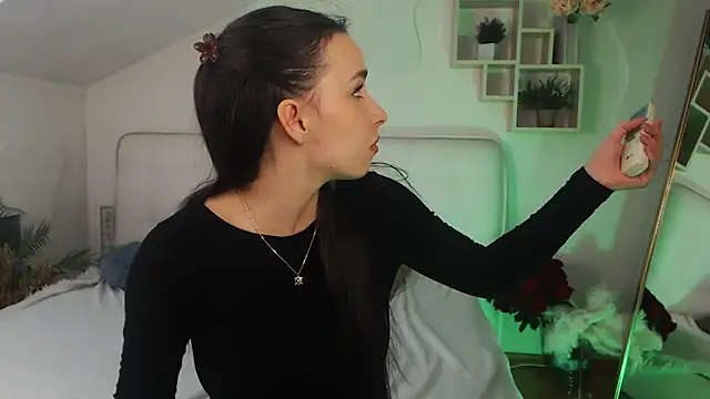 AuroraAksnesss online show from 03-11-25, 07:58