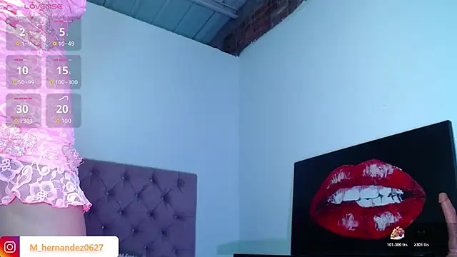 Snapshot of CATALAIA_STOMM chatting on 10-31-25, 11:33 CATALAIA STOMM online show from 10-31-25, 11:33