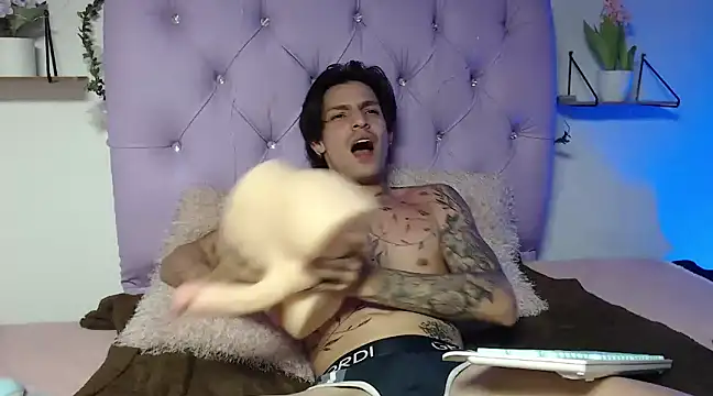 Apolo Hidalgo01 online show from 02-18-25, 05:31