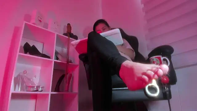 Snapshot of charlotte_joliedart chatting on 02-24-26, 08:51 charlotte joliedart online show from 02-24-26, 08:51