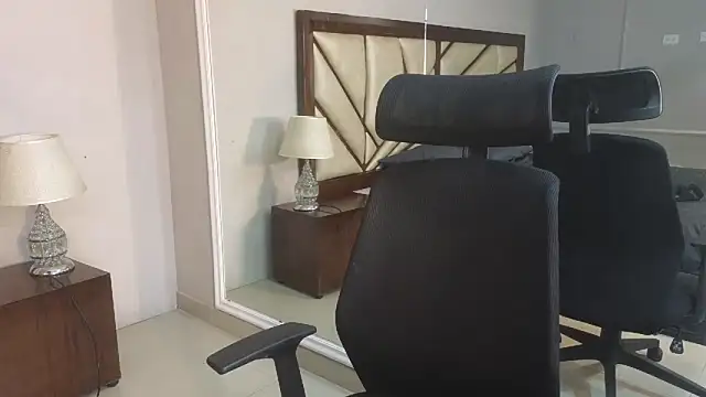 Snapshot of AdonisKnight chatting on 12-27-24, 04:54 AdonisKnight online show from 12-27-24, 04:54