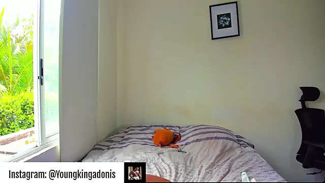 Snapshot of AdonisKnight chatting on 09-24-25, 07:06 AdonisKnight online show from 09-24-25, 07:06