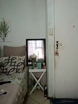 Snapshot of NunuBerry16 chatting on 10-18-25, 12:06 NunuBerry16 online show from 10-18-25, 12:06