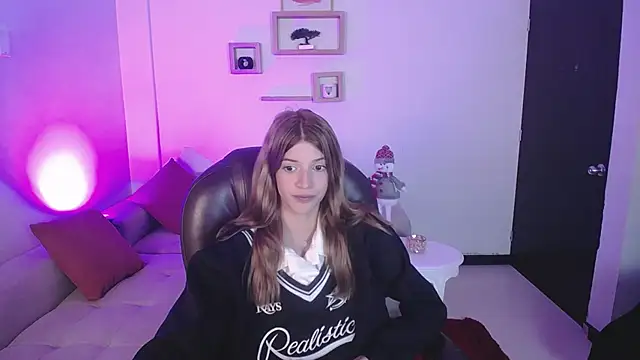 Snapshot of Nora_Vennucci chatting on 12-10-24, 10:47 Nora Vennucci online show from 12-10-24, 10:47