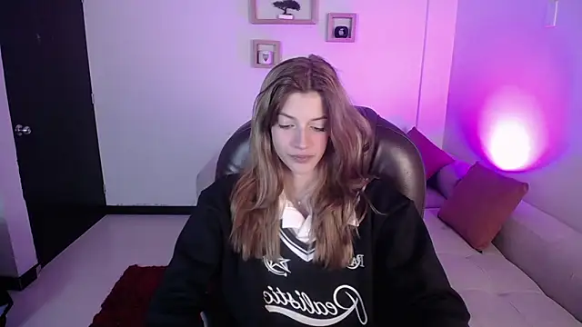 Snapshot of Nora_Vennucci chatting on 12-13-24, 07:53 Nora Vennucci online show from 12-13-24, 07:53