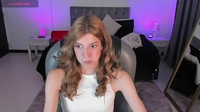 Snapshot of Nora_Vennucci chatting on 03-08-25, 11:18 Nora Vennucci online show from 03-08-25, 11:18