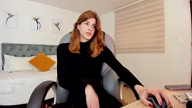 Snapshot of Nora_Vennucci chatting on 09-09-25, 07:46 Nora Vennucci online show from 09-09-25, 07:46