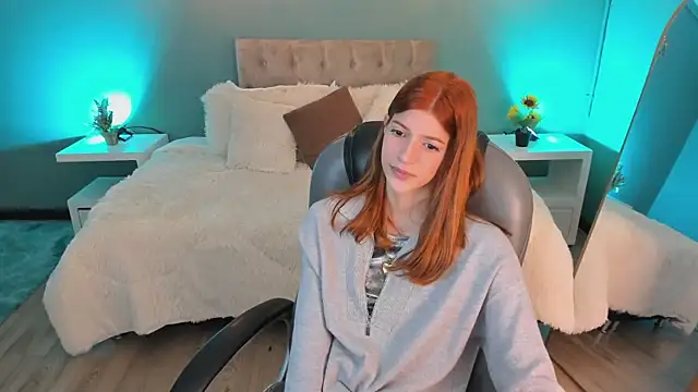 Snapshot of Nora_Vennucci chatting on 10-29-25, 07:59 Nora Vennucci online show from 10-29-25, 07:59