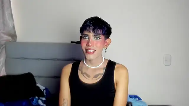 Snapshot of andrew_uwu_ chatting on 12-21-25, 08:38 andrew uwu online show from 12-21-25, 08:38