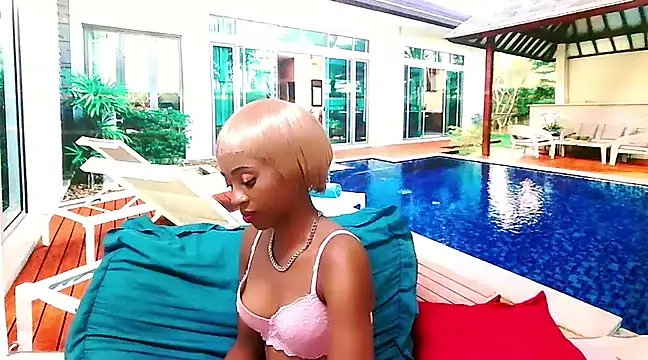 Snapshot of EbonyCreamy69 chatting on 02-13-25, 03:39 EbonyCreamy69 online show from 02-13-25, 03:39