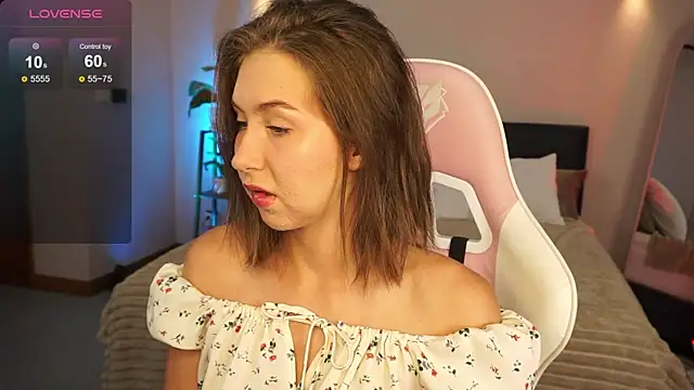 Snapshot of LinaSiren chatting on 12-19-24, 03:18 LinaSiren online show from 12-19-24, 03:18