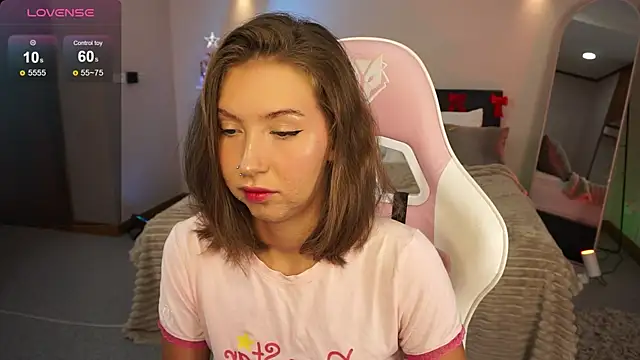 Snapshot of LinaSiren chatting on 12-27-24, 06:46 LinaSiren online show from 12-27-24, 06:46