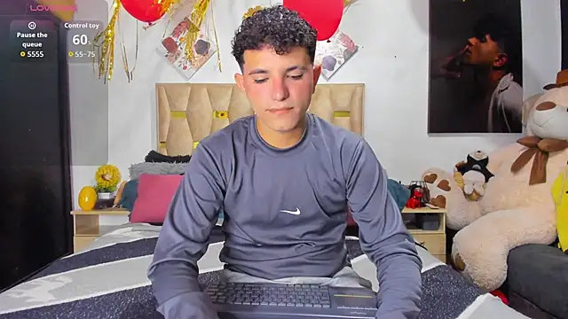 Snapshot of patrick_sanzz chatting on 02-13-26, 09:33 patrick sanzz online show from 02-13-26, 09:33