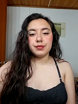 Snapshot of Emi_chik chatting on 06-05-26, 05:03 Emi chik online show from 06-05-26, 05:03