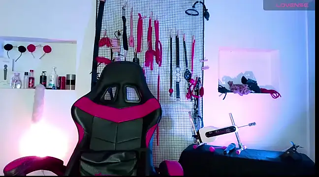 Snapshot of Megaan_Greey chatting on 01-19-25, 09:23 Megaan Greey online show from 01-19-25, 09:23