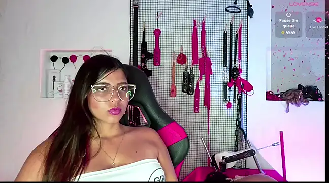 Snapshot of Megaan_Greey chatting on 02-07-25, 09:15 Megaan Greey online show from 02-07-25, 09:15